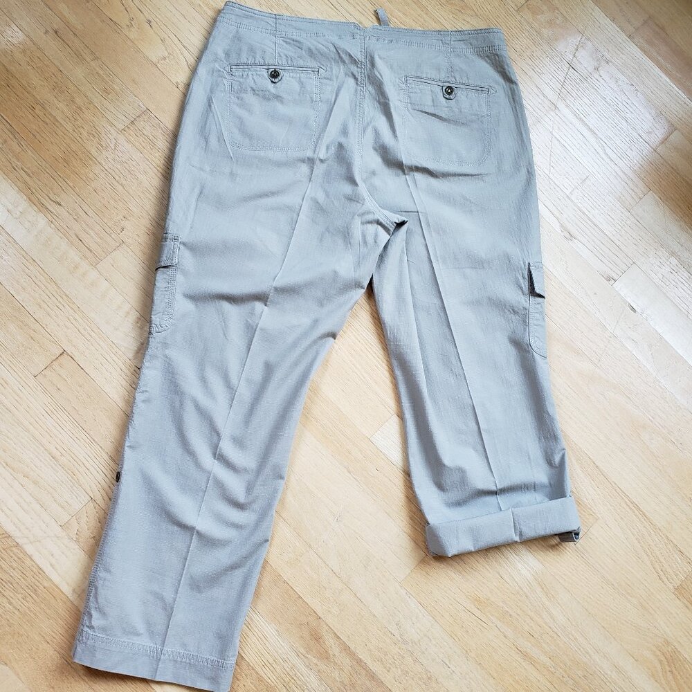 LL Bean Favorite Fit Women's Convertible Straight Leg Cargo Pants, Size: 16 Reg - Picture 8 of 16